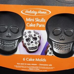 Sugar Skull Cake Pans NWT'S